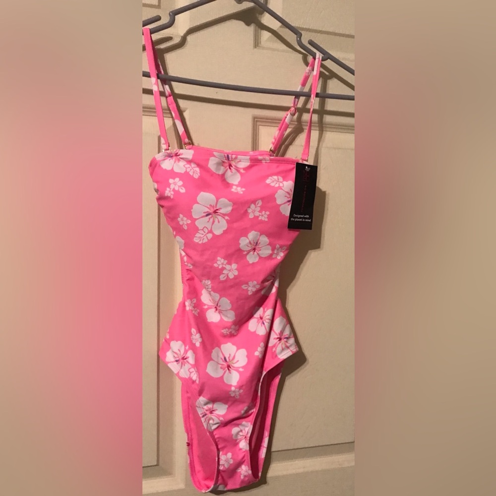 Nwt No boundaries swimsuit